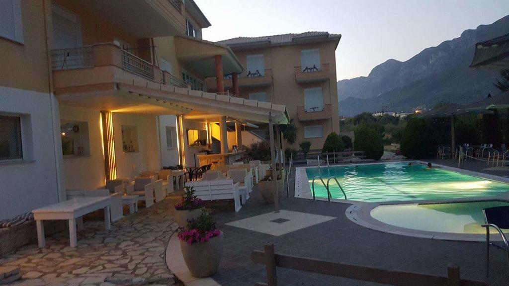 Mandrotopos Hotel Iliana מראה חיצוני תמונה